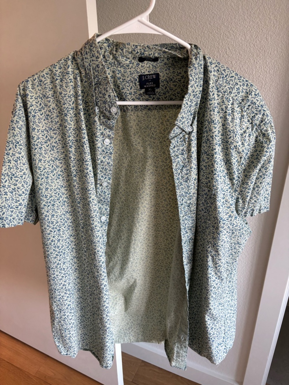 J. Crew Men's Short-Sleeve Button-Down Shirt in Green Floral